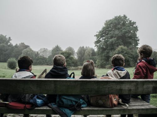 Wie, Wat, Waar? Rapport Gemeentelijke regelingen voor kinderen in armoede Wie, Wat, Waar? Rapport Gemeentelijke regelingen voor kinderen in armoede