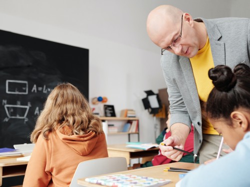 Aflevering over armoede op scholen in podcast 'Diversiteit in het onderwijs' Aflevering over armoede op scholen in podcast 'Diversiteit in het onderwijs'