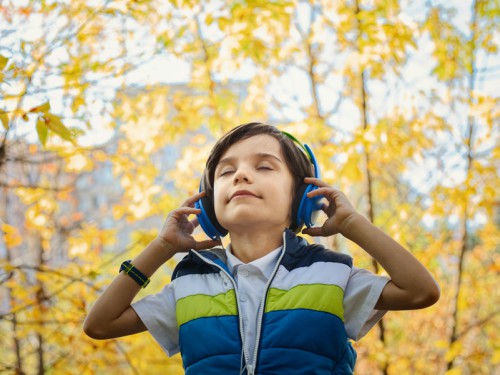 Luistertip: 5 podcasts rondom het thema kinderarmoede Luistertip: 5 podcasts rondom het thema kinderarmoede